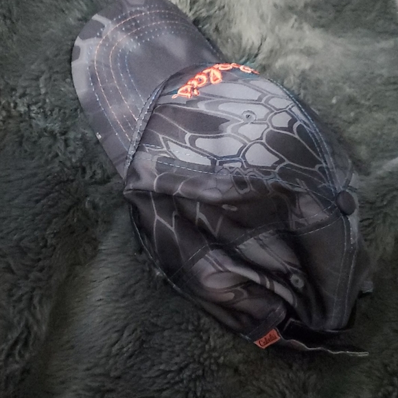 Cabelas hat - Picture 2 of 3